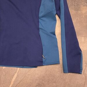 Athleta Spotlight Blue Stripe Pullover Light Sweatshirt Top Women's Size M